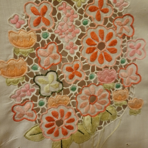 Vintage embroidered swallow bird floral peek-a-boo top with scalloped edges - Picture 4 of 10